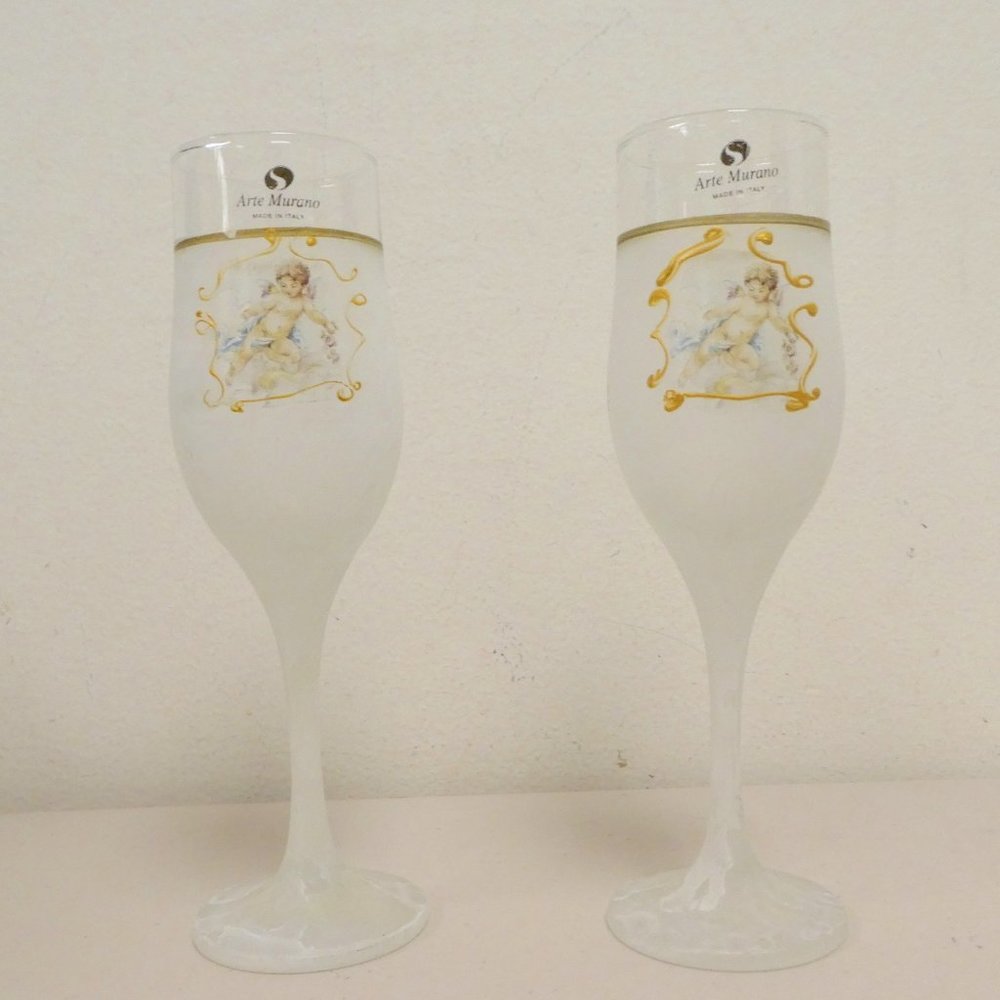 NEW ARTE MURANO Glass 2 WINE CHAMPAGNE GLASSES angels cherubs hand painted